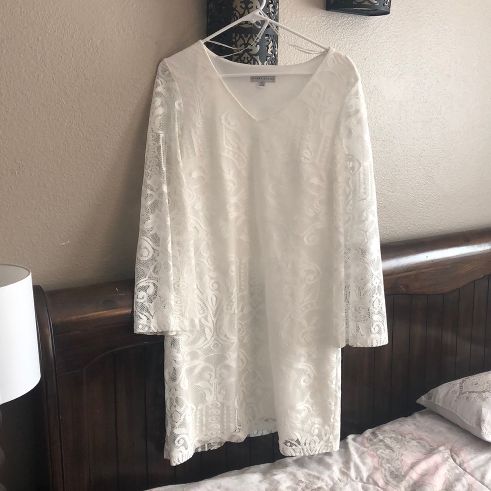 WHITE LACE LONGSLEEVE DRESS